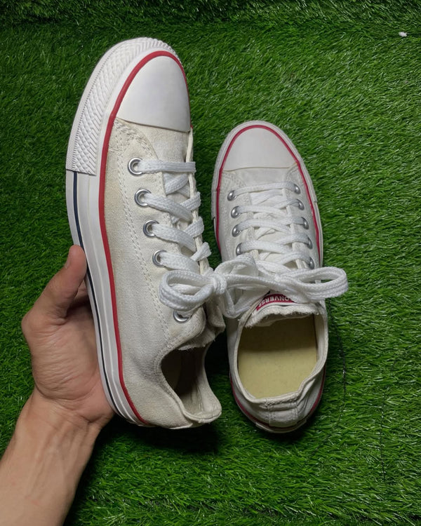 White Converse Low Top(Size 39 / 8)