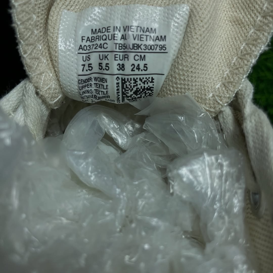 White Converse High Top(38 / 7)