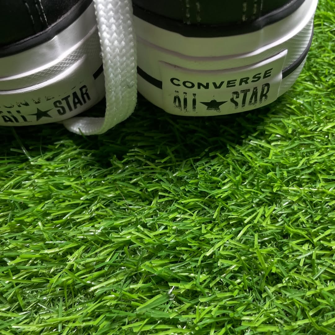 Black Converse Low Top (40 / 8.5)