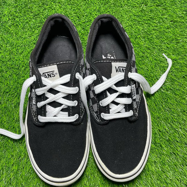 Black Vans Low Top(Size 35 / 4.5)