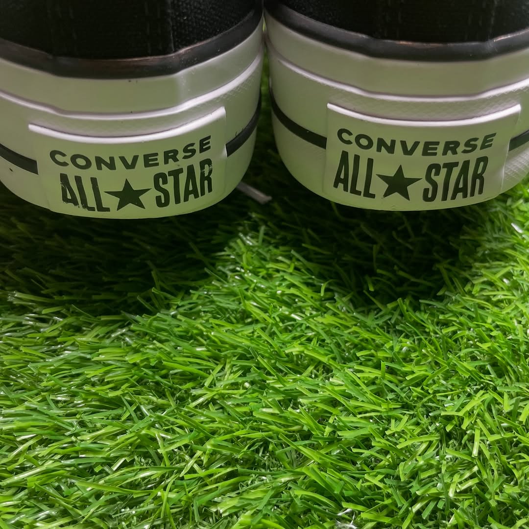 Black Converse Low Top (37 / 6)