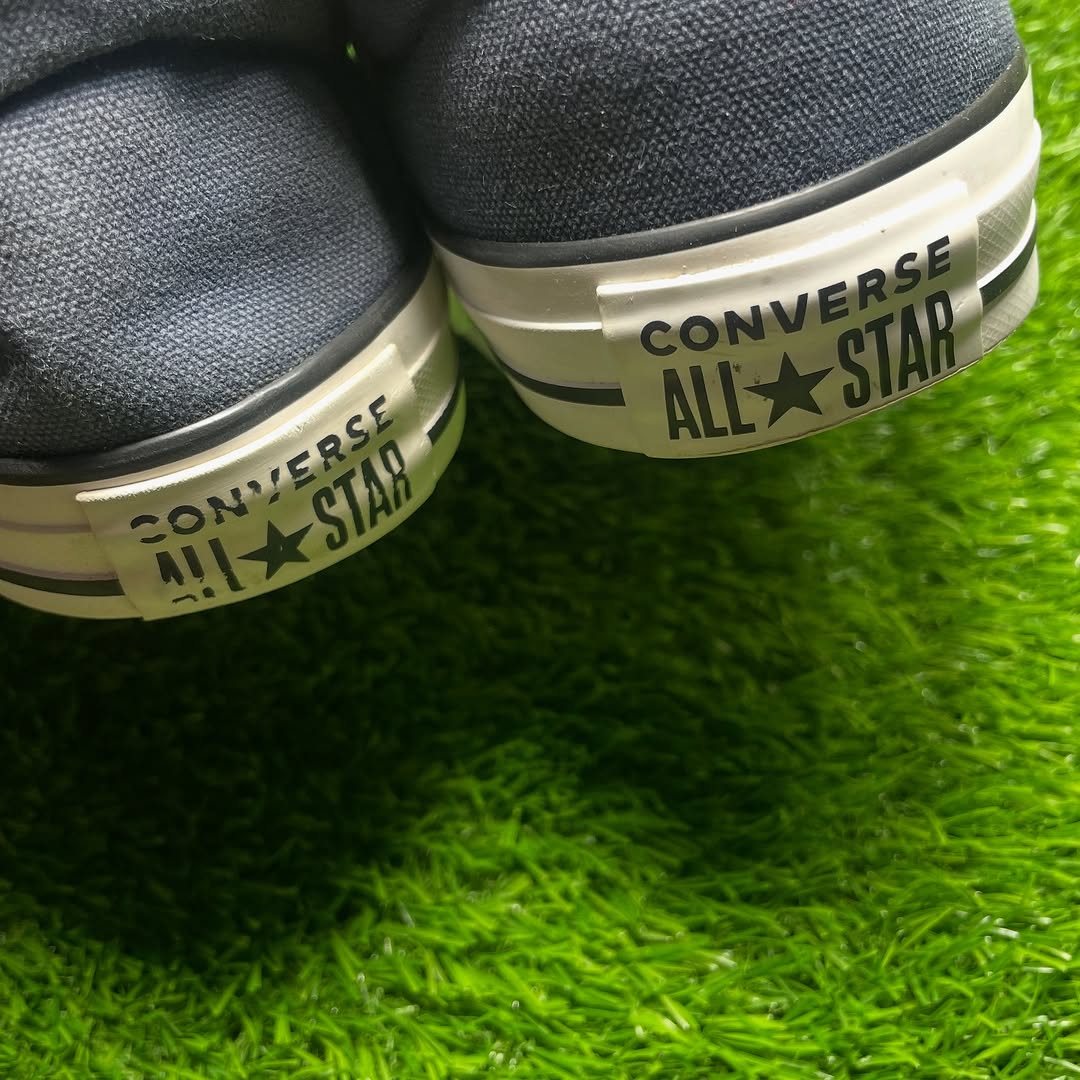 Blue Converse Low Top(42 / 10)