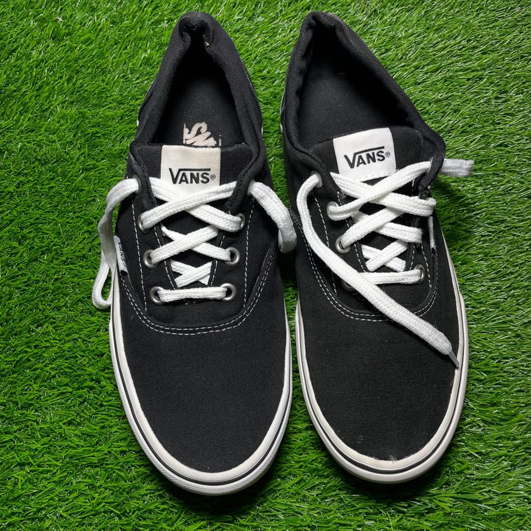 Black Vans Low Top(Size 39 / 8)
