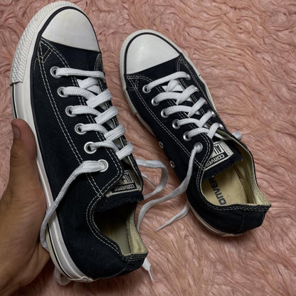 Black Converse Low Top(Size 39 - 39.5 / 8)
