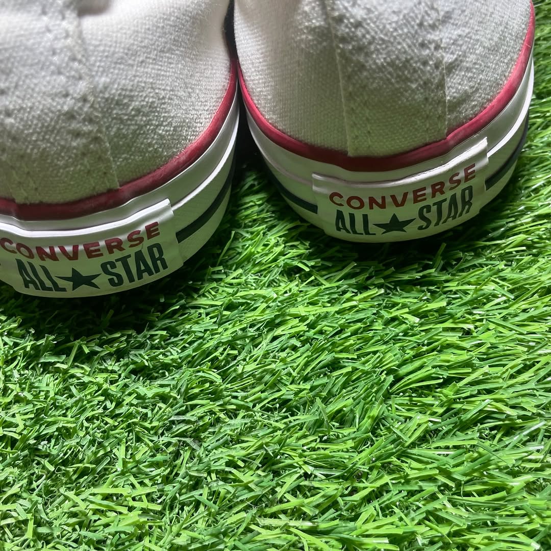 White Converse Low Top (Size 39.5 / 8)