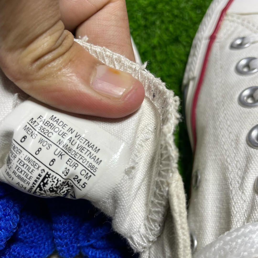 White Converse Low Top(Size 39 / 8)