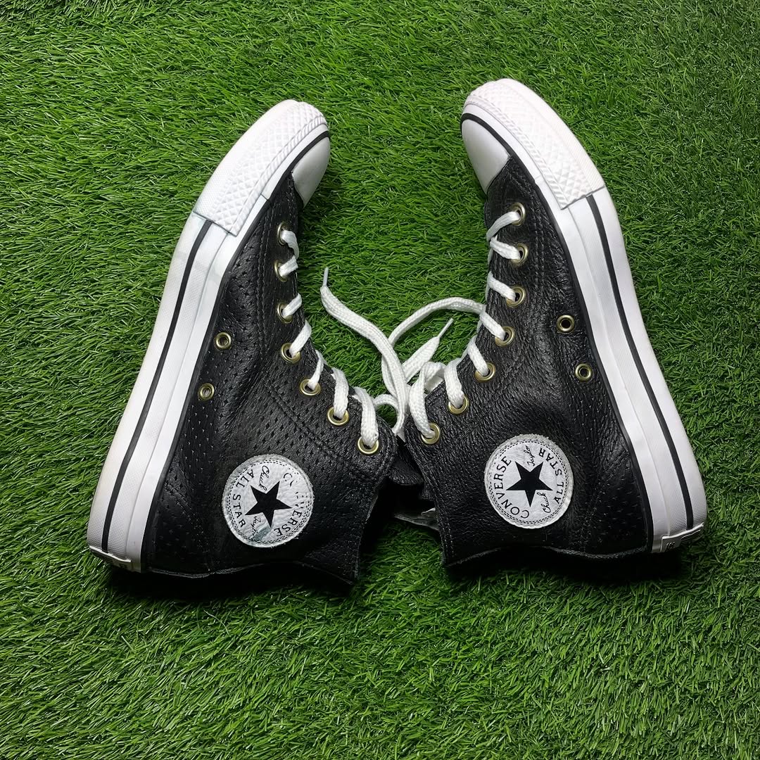 Black Converse High Top (37  / 6)