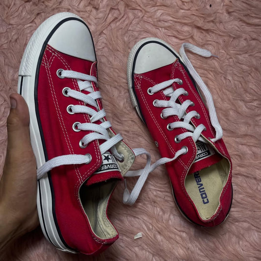 Red Converse Low Top(Size 40 / 8.5)
