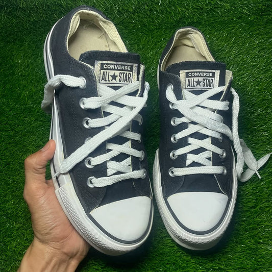 Black Converse Low Top (Size 39 / 8)