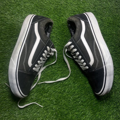 Black Vans Low Top (40 / 8.5)