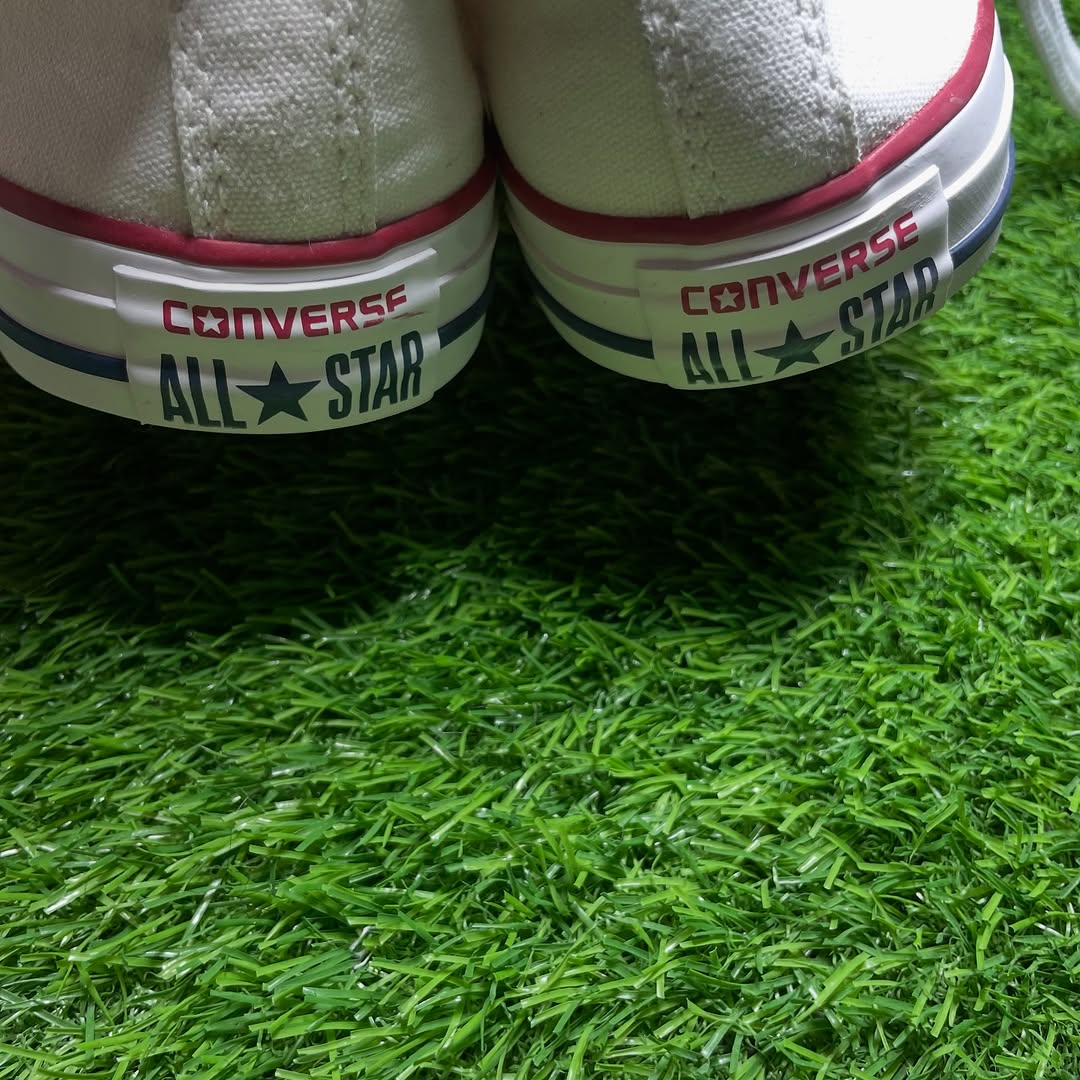 White Converse Low Top (40 / 8.5)