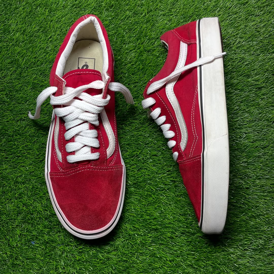 Red Vans Low Top (42.5 / 10.5)