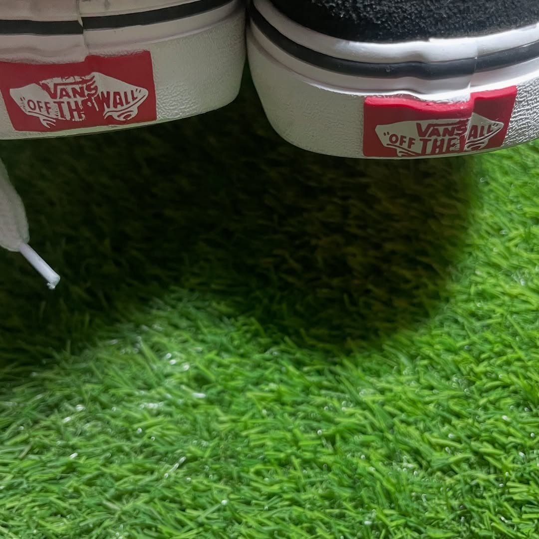 Black Vans Low Top(Size 41 / 9)
