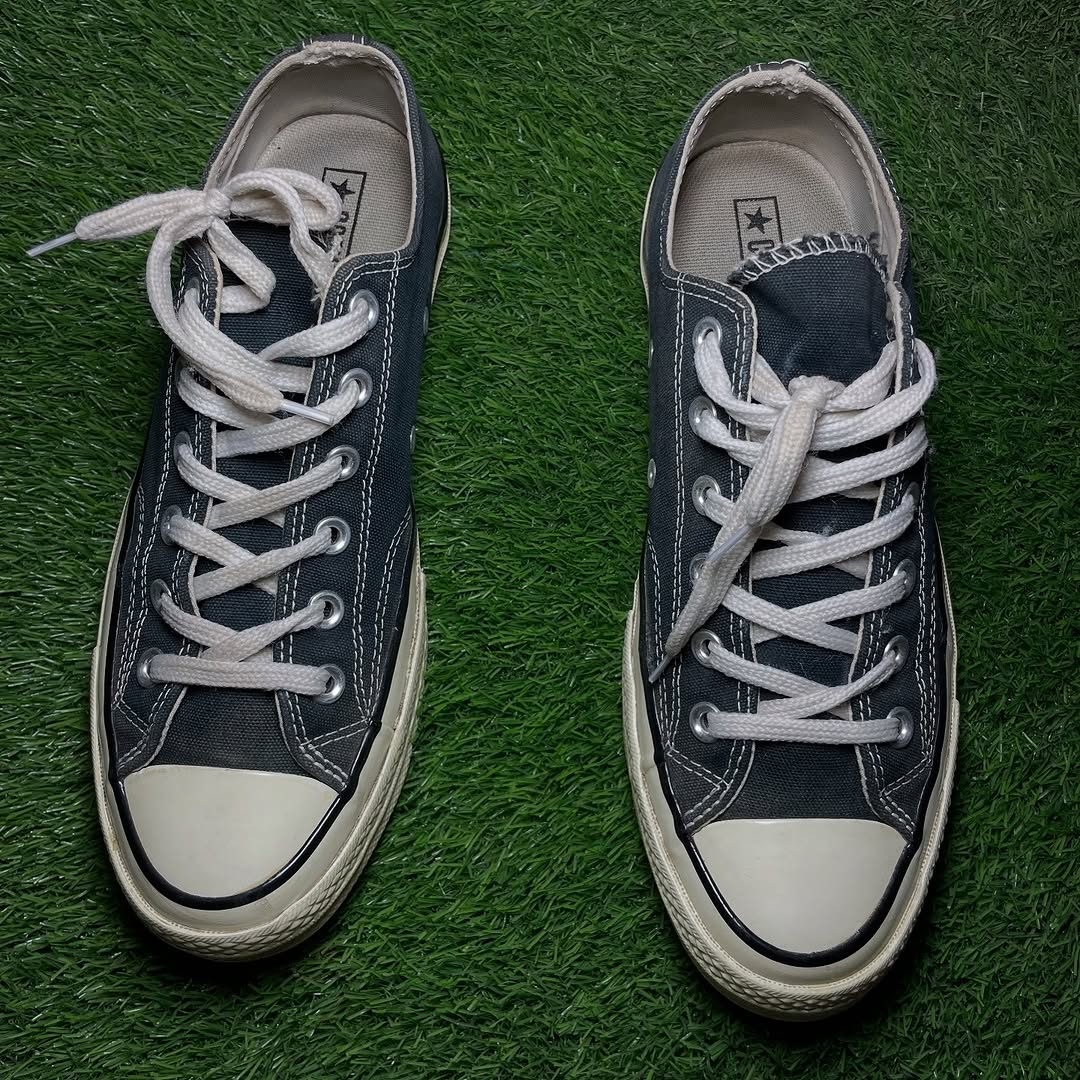 Converse Low Top (Size 41 / 9)