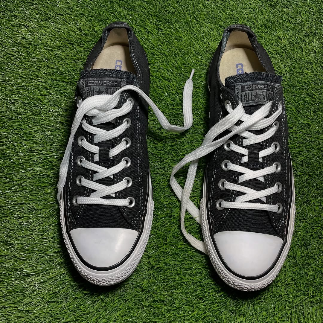Black Converse Low Top (Size 41.5 / 9.5)