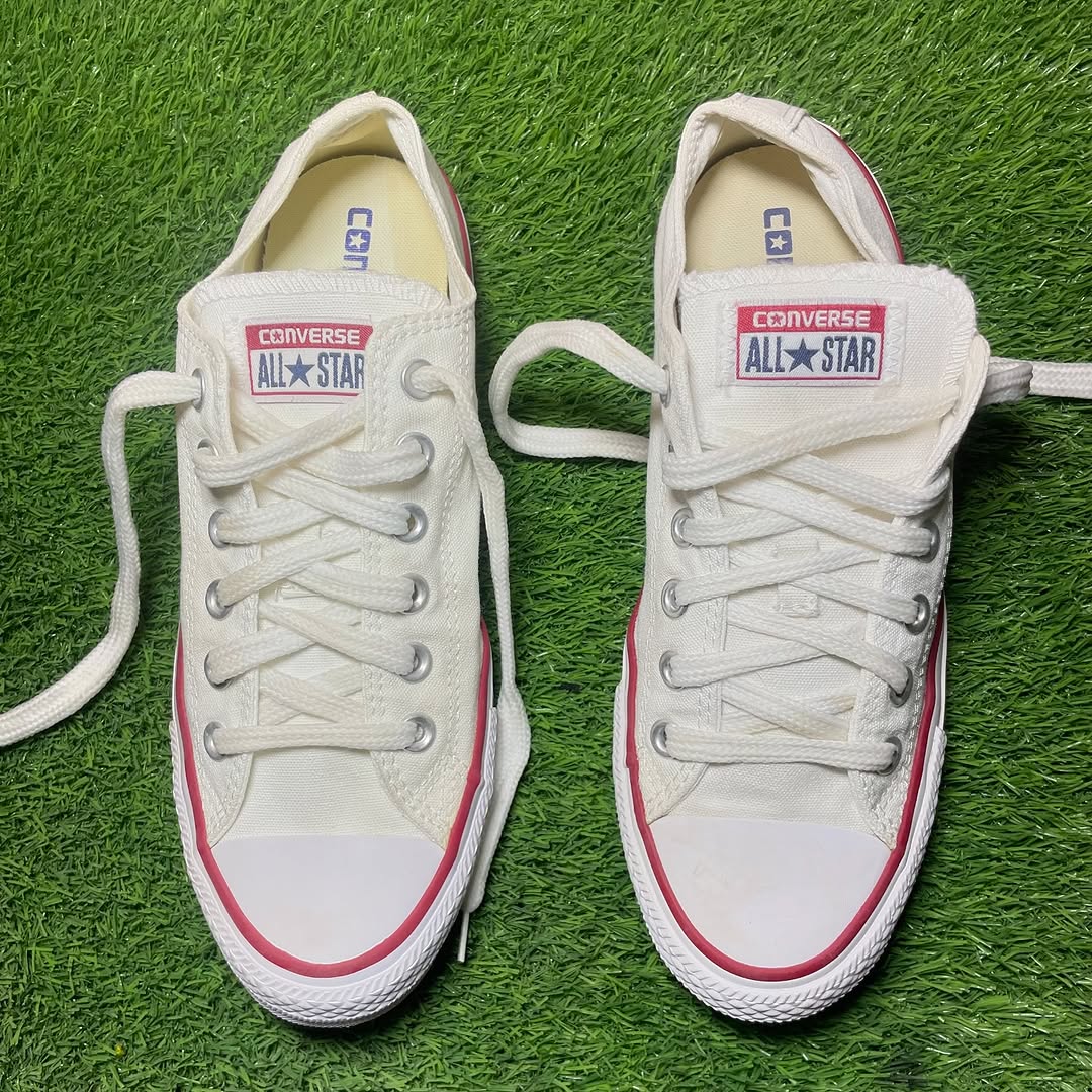 White Converse Low Top (Size 39 / 8)