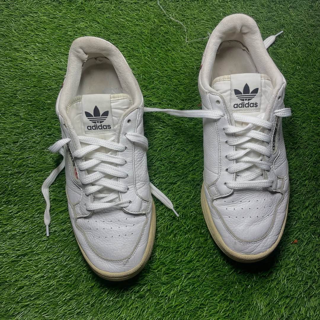 Orginal Adidas Shoes Size (42.5)