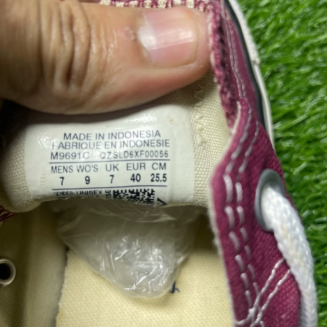 Pink Converse Low Top (Size 40 / 8.5)