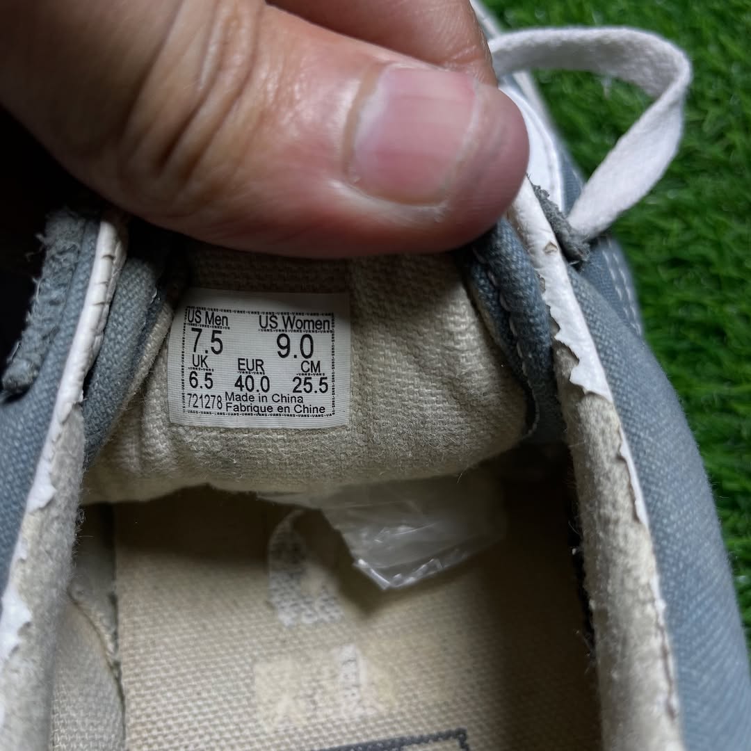 Gray Vans Low Top (Size 40 / 8.5)