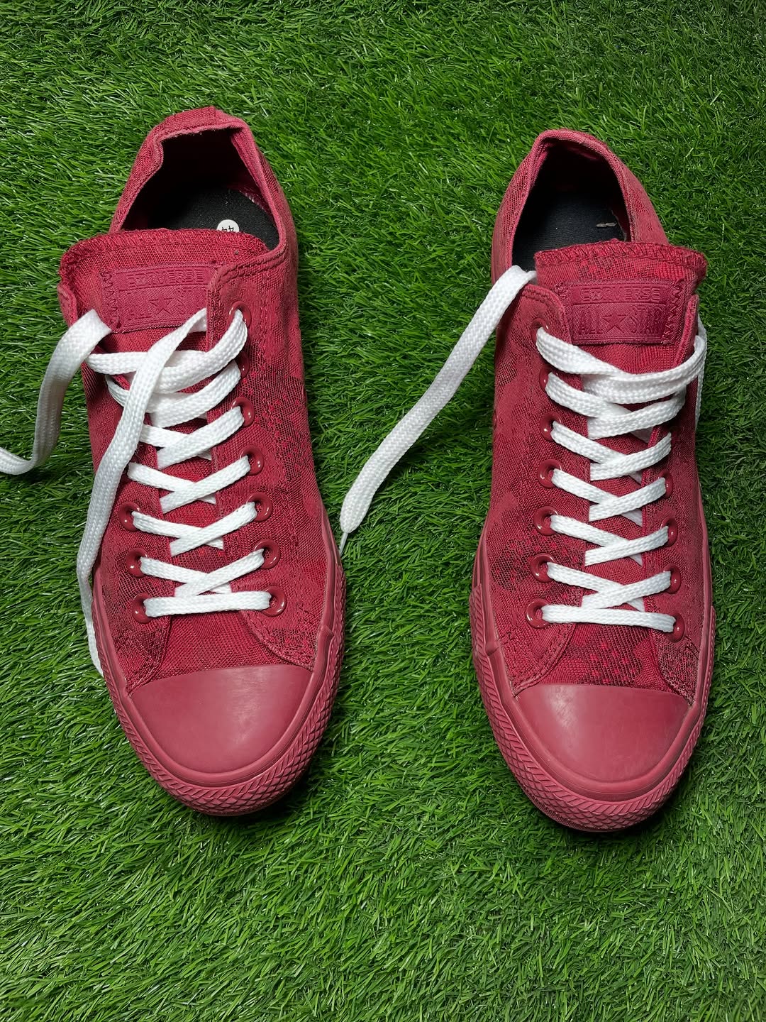 Red Converse Low Top (42 / 10)