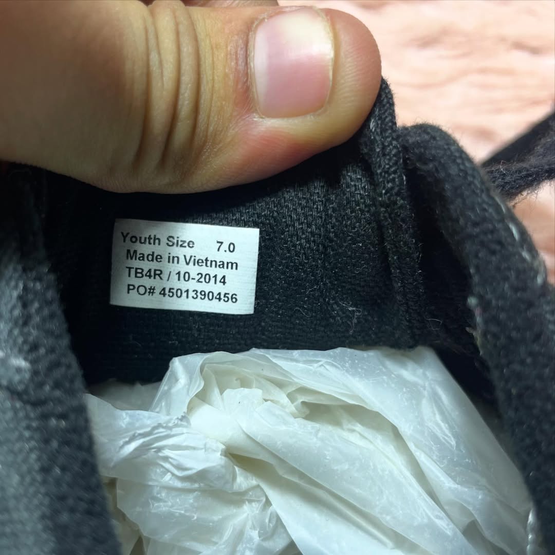 Black Vans Low Top(Size 39 / 8)