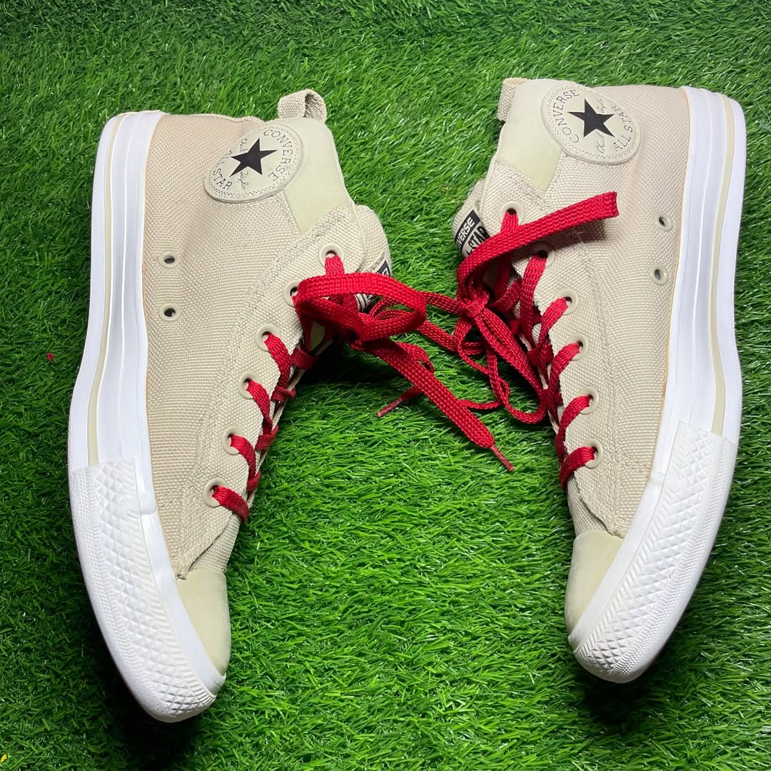 Beige Converse High Top (Size 40 / 8.5)