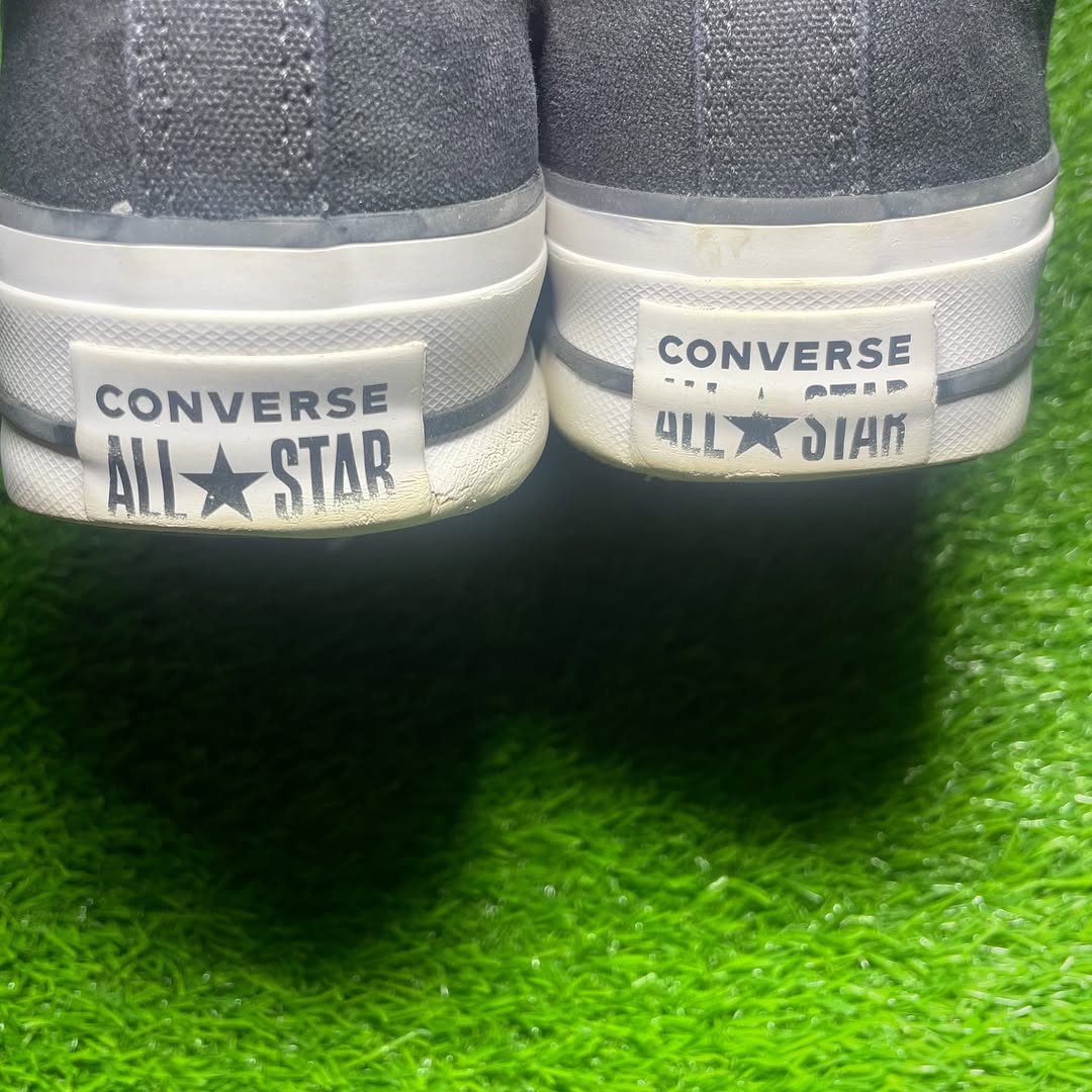 Black Converse Low Top (Size 39 / 8)