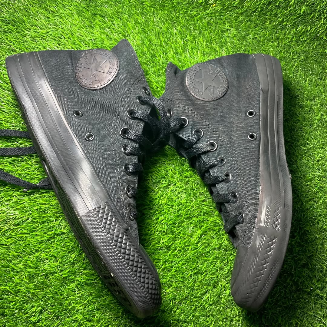 Black Converse High Top (Size 40 / 8.5)