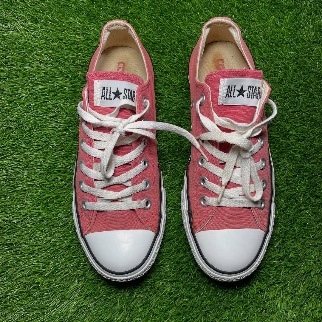 Pink Converse Low Top (39.5 / 8)