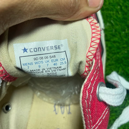 Red Converse Low Top (Size 40 / 8.5)