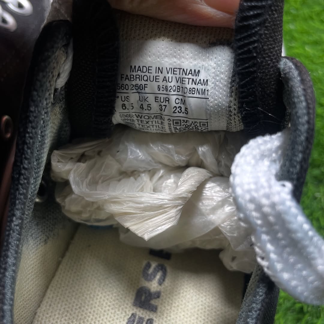 Black Converse Low Top (37 / 6)