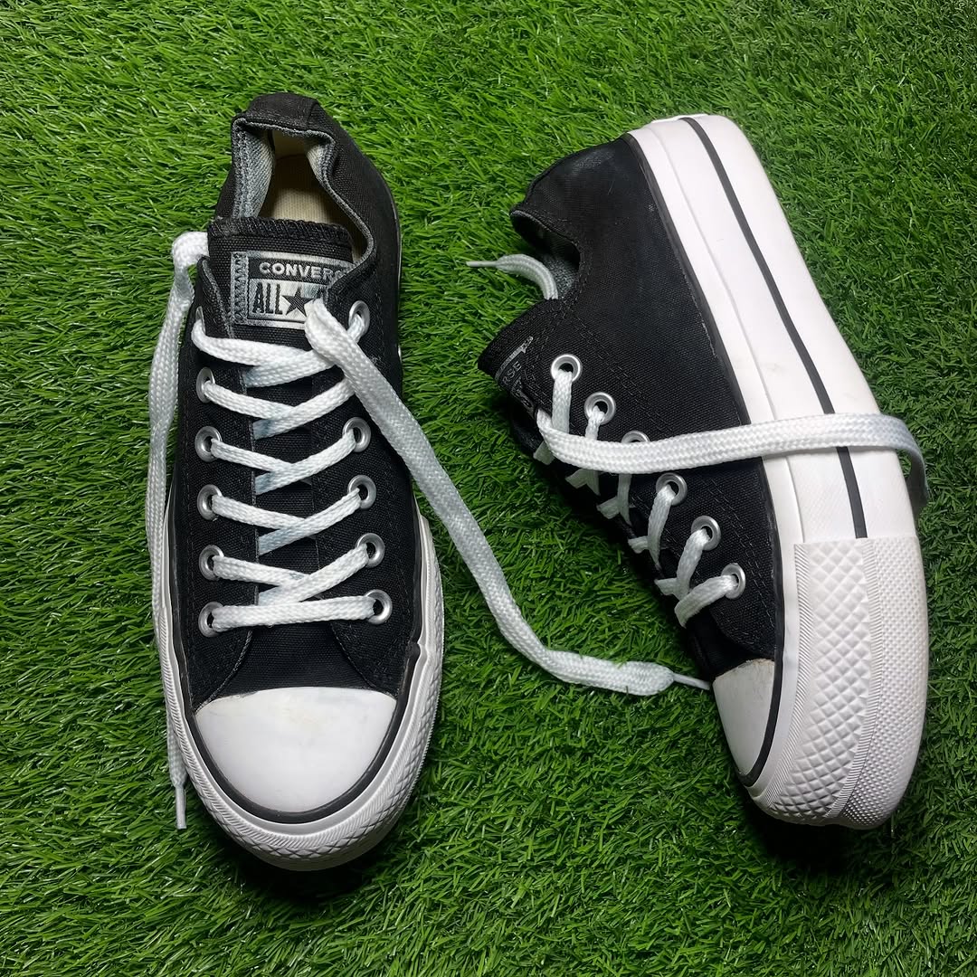 Black Converse Low Top (37 / 6)