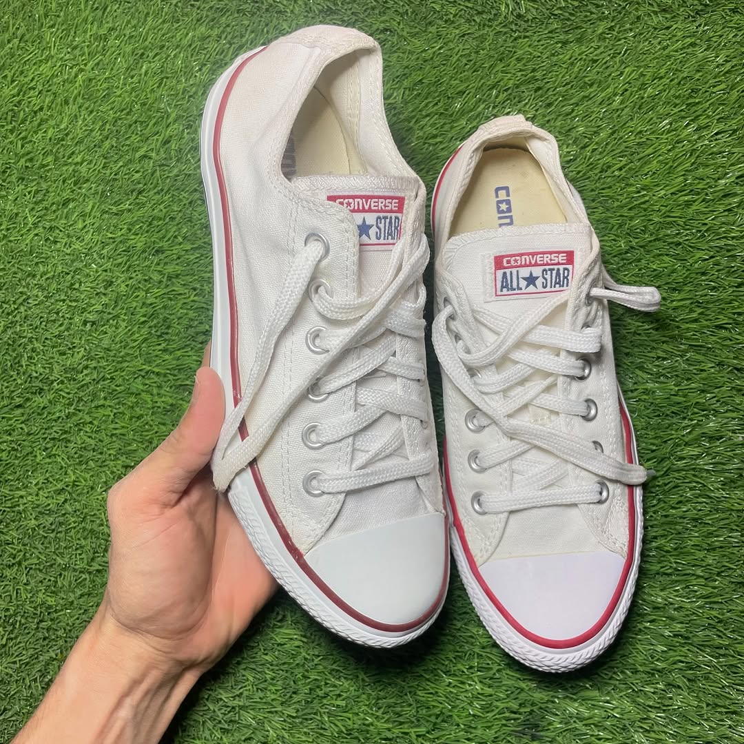White Converse Low Top (Size 39 / 8 )