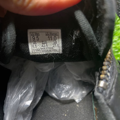Black Vans Low Top (42.5 / 10.5)