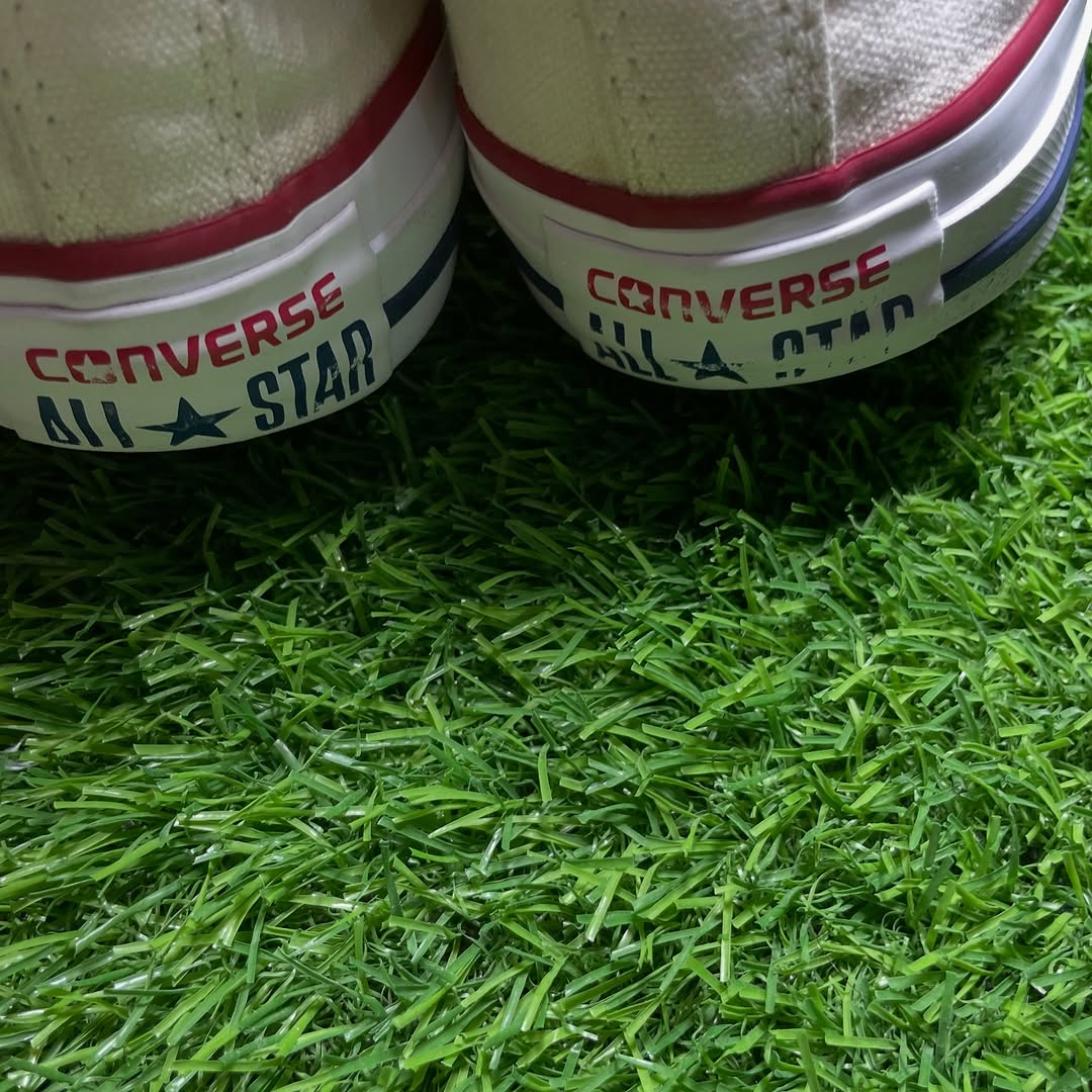 Beige Converse High Top (41 / 9)