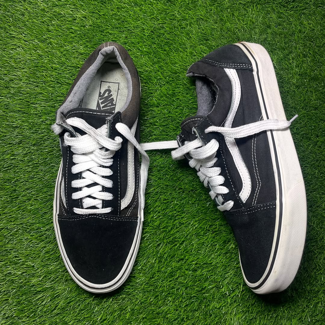 Black Vans Low Top (43 / 11)