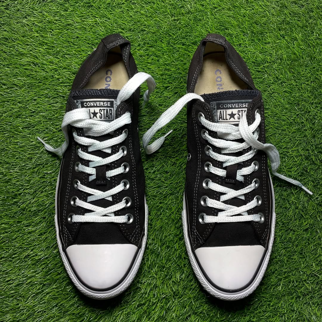 Black Converse Low Top (42 / 10)