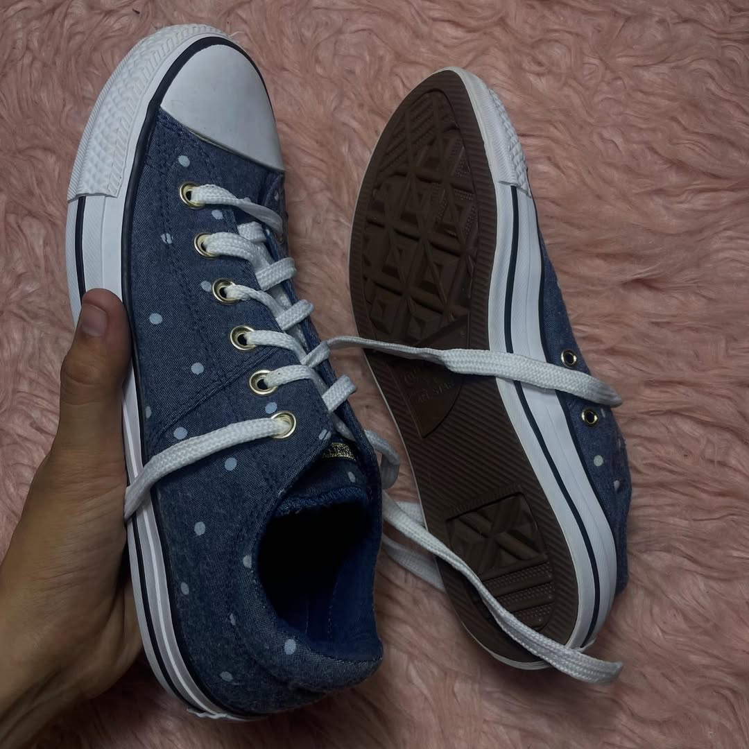 Navy Blue Converse Low Top(Size  40 / 8.5)